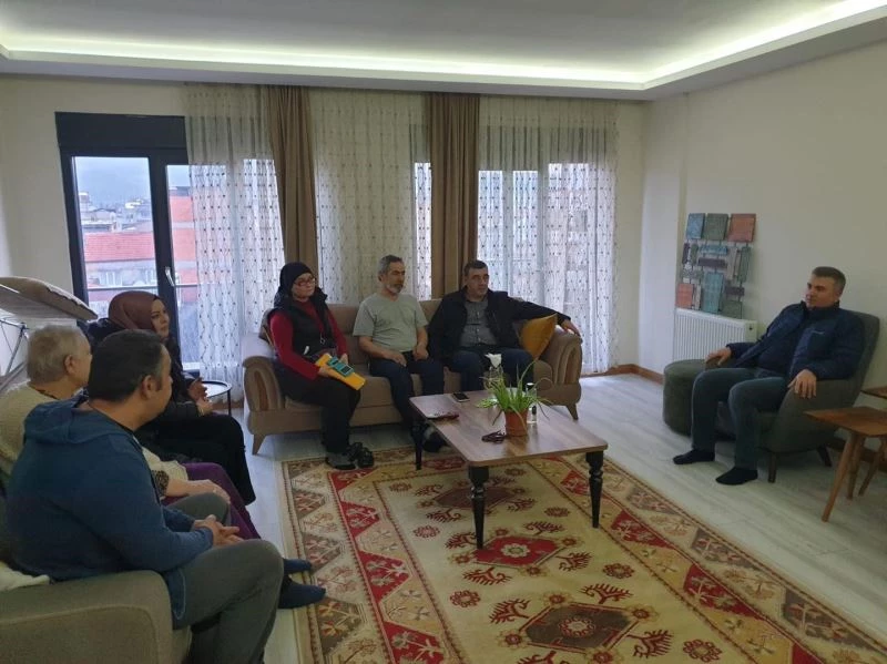 Havran’da depremzede aileleri ziyaret ettiler
