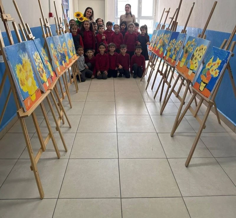 Minikler, eserlerini depremzedeler için üretti
