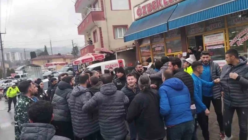 Amatör maç sonrası takım otobüsü taşlandı
