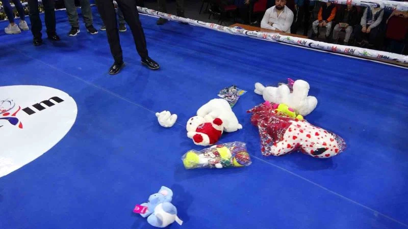 Ünlü sunucu Tarık Sayın: “Ringe atılan oyuncaklar bizi duygulandırdı”
