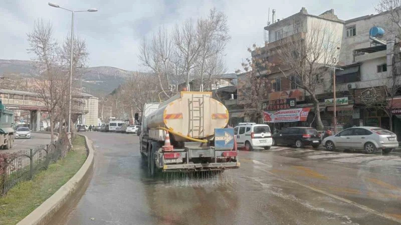 Kahramanmaraş’ta 830 noktada temizlik çalışmaları sürüyor
