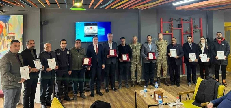 TSK Güçlendirme Vakfına bağış yapanlara plaket ve teşekkür belgesi
