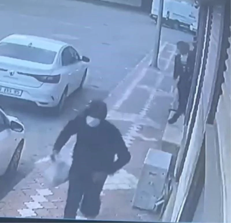 Maskeli şahıstan, güpegündüz 2.5 milyon TL’lik kapkaç
