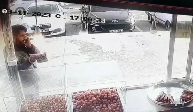 Vicdansız hırsız sadaka kutusunu çaldı
