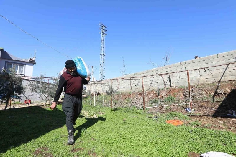 Afetzede besiciler, 2 bin tonluk yem desteğinden memnun
