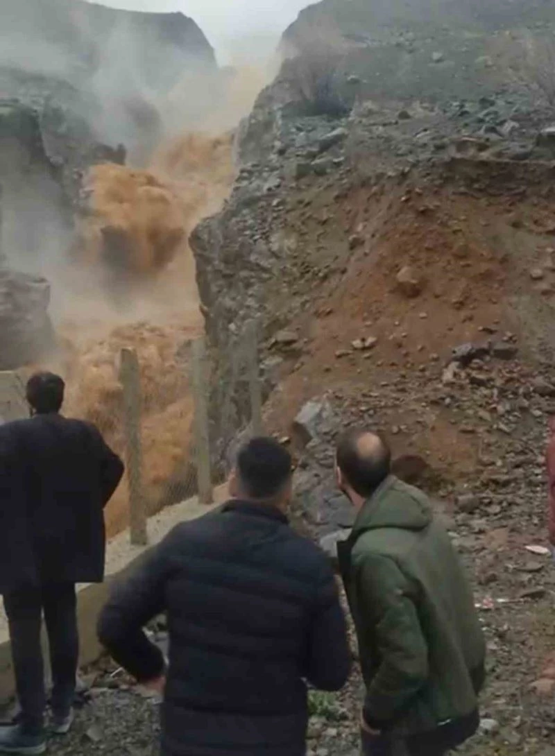 Şiddetli yağış sonrası şelale taştı
