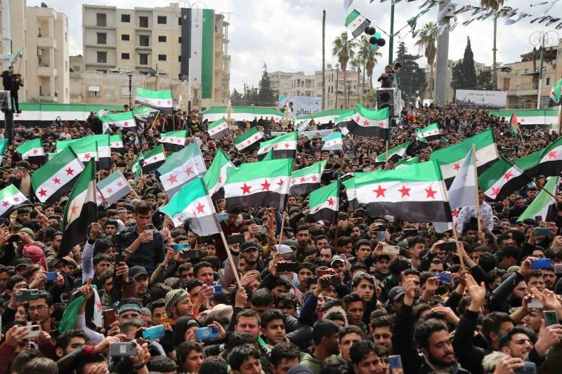 Suriye’de halk iç savaşın 12. yılında Esad’ı protesto etti
