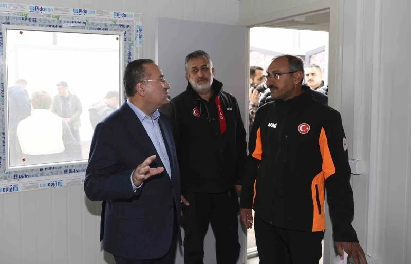 Adalet Bakanı Bozdağ: “Diyarbakır’da 621 konteyner kurulacak ve burada vatandaşlarımızın barınma ihtiyacı karşılanacaktır”
