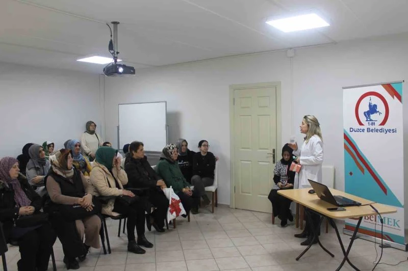 Kursiyerlere ağız ve diş sağlığı eğitimi
