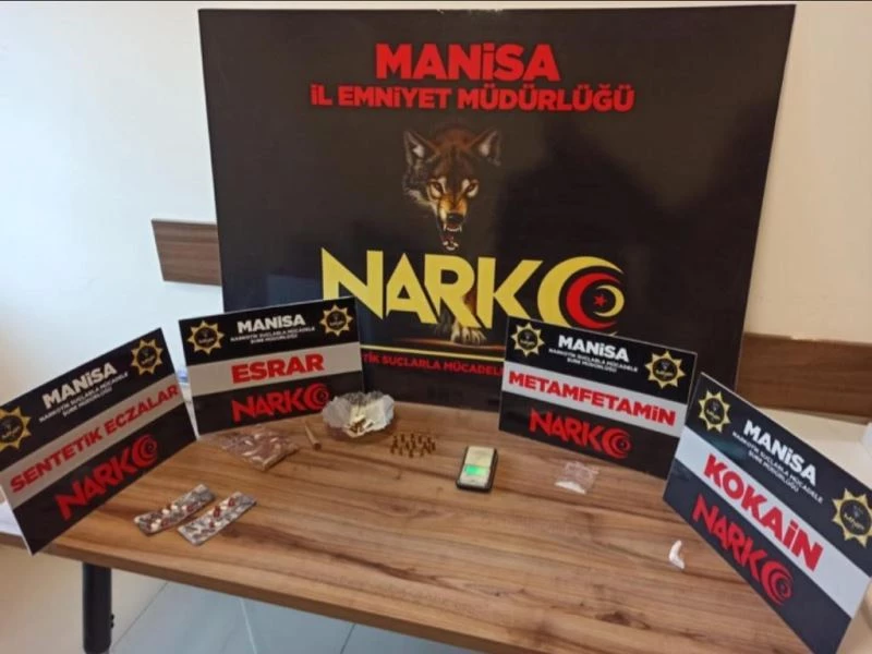 Araçlarında uyuşturucuyla yakalanan 2 şüpheli gözaltına alındı
