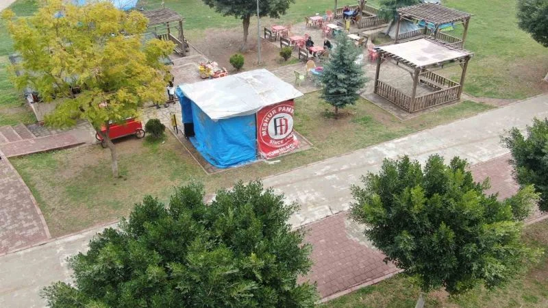 Deprem korkusu kamelyayı ev yaptırdı
