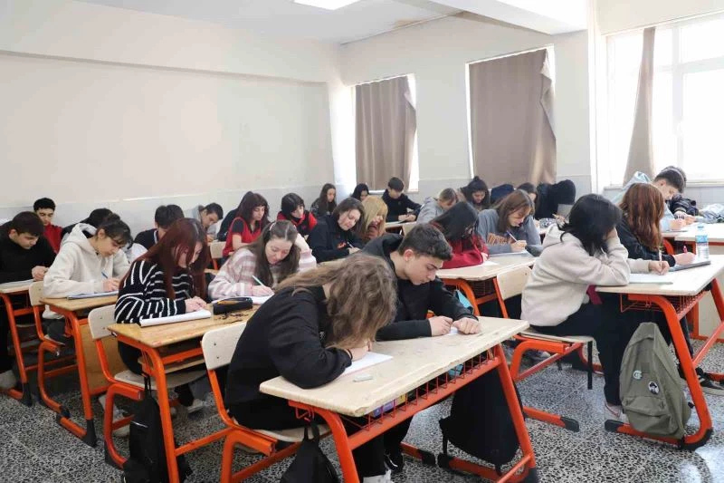 Bursa’dan Van’a uzanan mektup kardeşliği ikinci yılında
