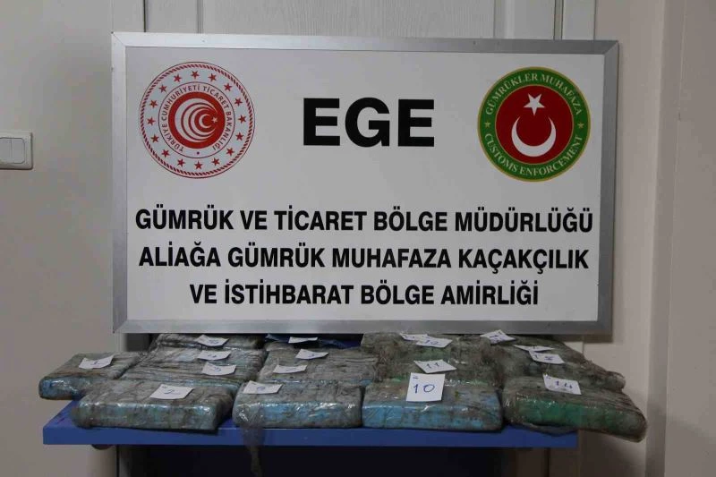 Teknenin karinasına gizlenen 22 kilo kokaini dalgıçlar çıkardı
