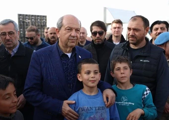 KKTC Cumhurbaşkanı Tatar: “Türkiye Cumhuriyeti bu felaketin üzerinden gelebilecek güce sahip bir ülkedir”