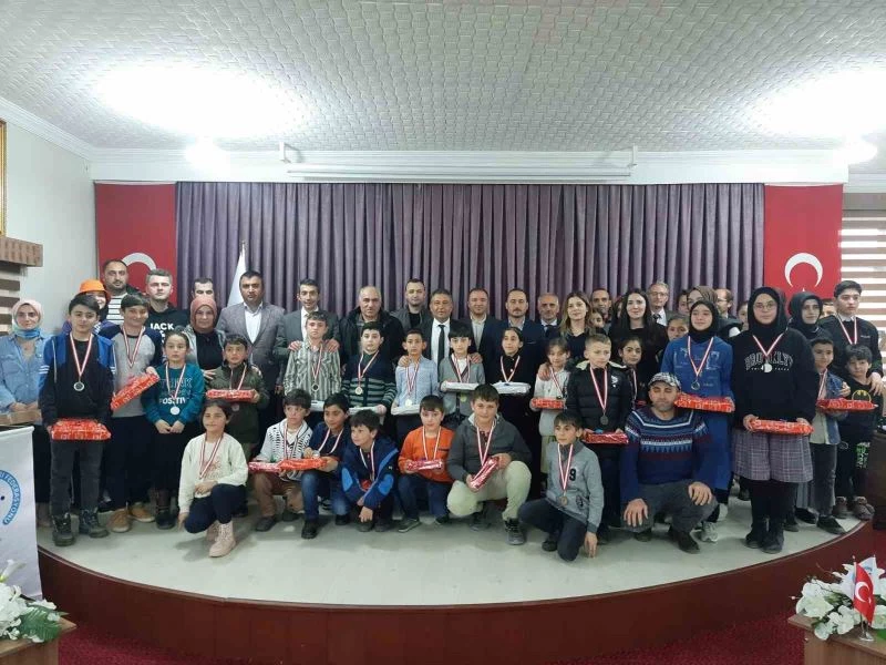 Akıl ve Zeka Oyunları Turnuvası’nda dereceye giren öğrenciler ödüllerine kavuştu
