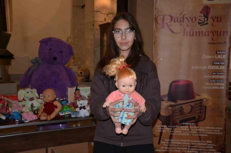 Cumhurbaşkanı Erdoğan’ın hediye ettiği oyuncağı deprem bölgesine gönderdi
