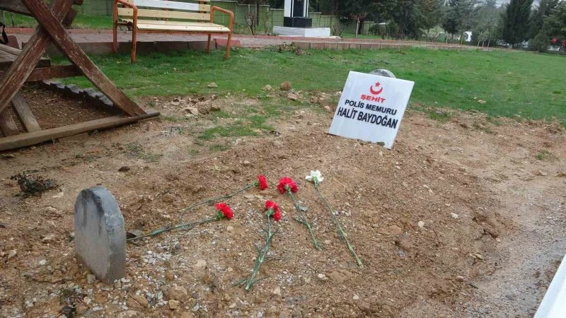 Deprem şehidi polis memuru unutulmadı
