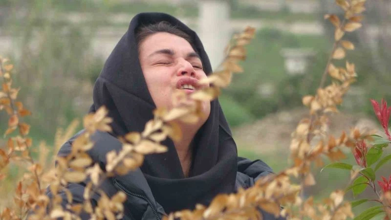 (Özel) Depremde evladını kaybeden acılı anne, oğlunun kırkında mezarı başında feryat etti
