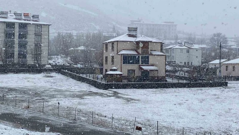 Karlıova beyaza büründü
