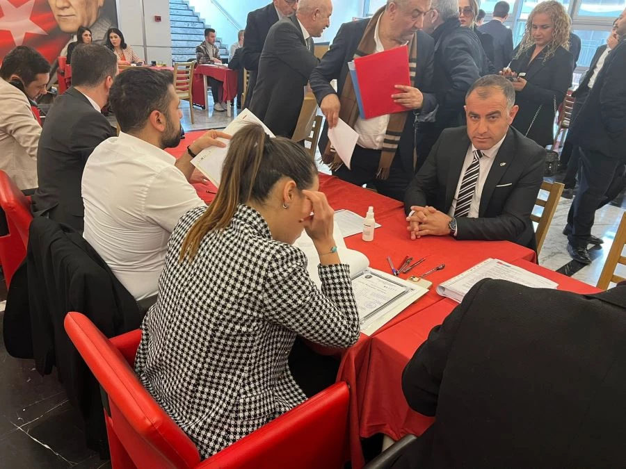 Yaş, CHP Genel merkezine adaylık başvurusunu yaptı