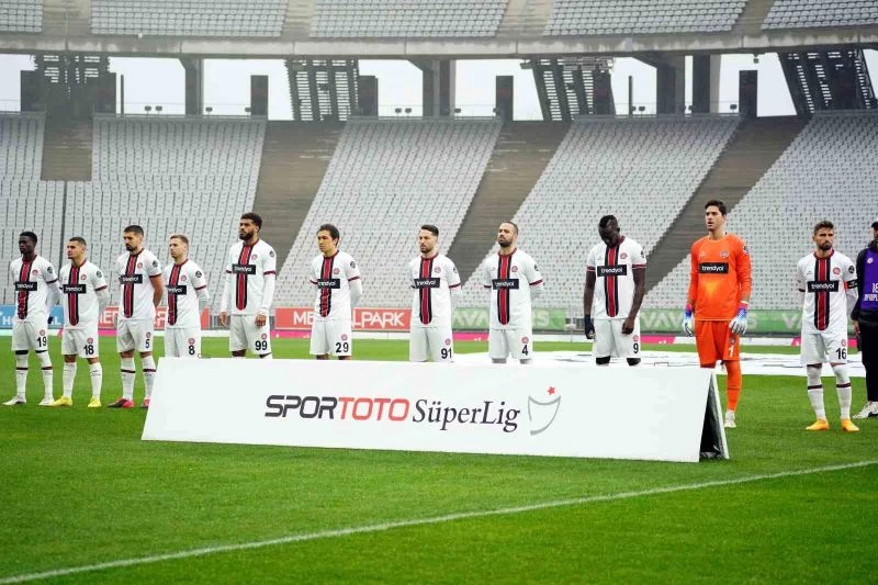 Andrea Pirlo’dan kadroda tek değişiklik
