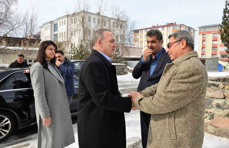 Vali Öner’den depremzede ailelere ziyaret
