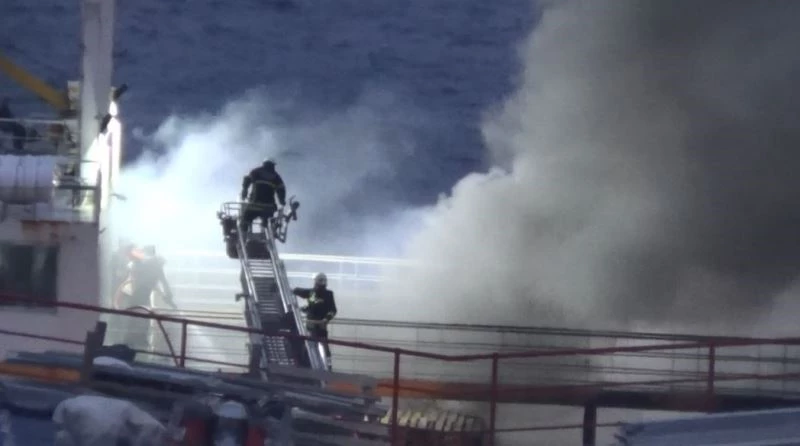 Tekirdağ açıklarında feribot alev alev yandı
