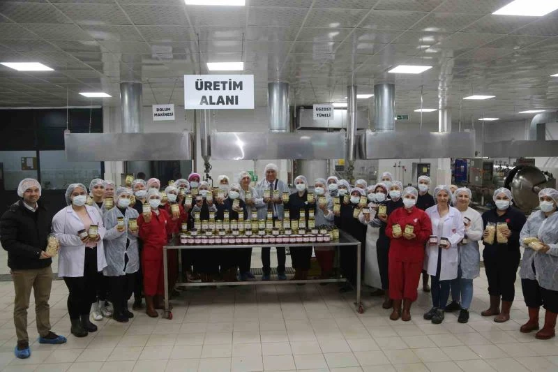 Efeler’in kadın fabrikasının ürünleri depremzedelere gönderdi
