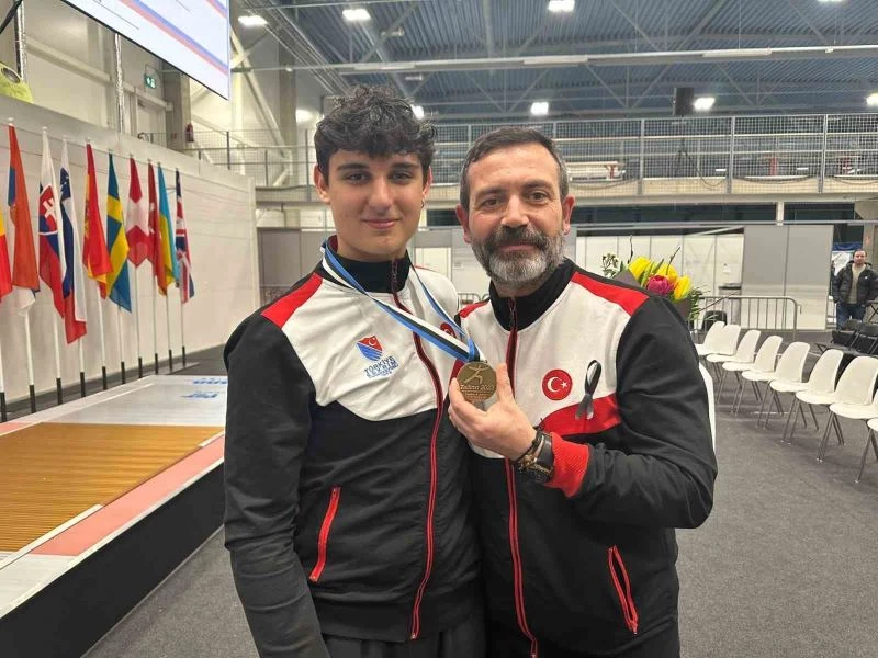 Bursalı eskrimci Tolga Aslan, Avrupa’da tarih yazdı
