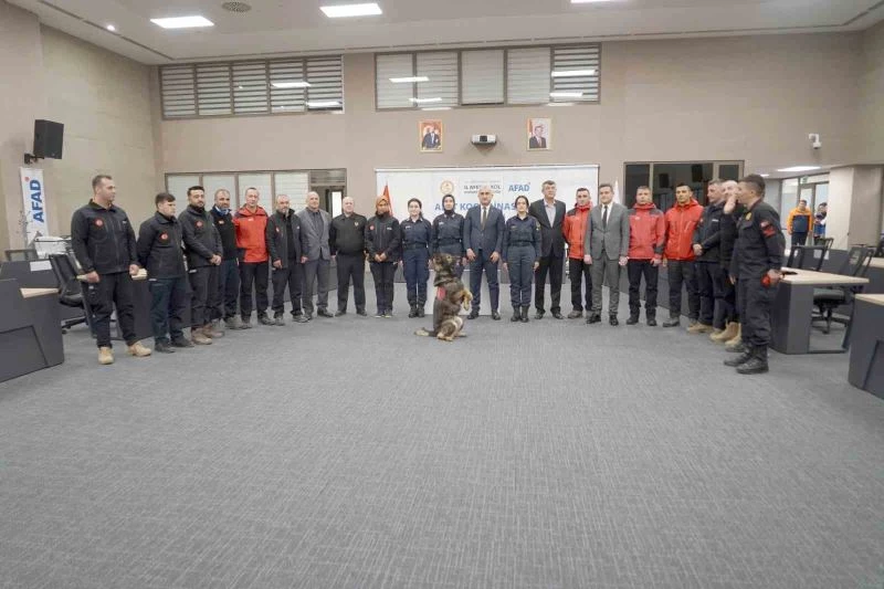 Enkazdan onlarca kişiyi sağ çıkaran AFAD ve JAK ekiplerine teşekkür ziyareti
