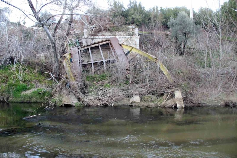 Tarihi demir köprü 14 yıldır yapılmayı bekliyor
