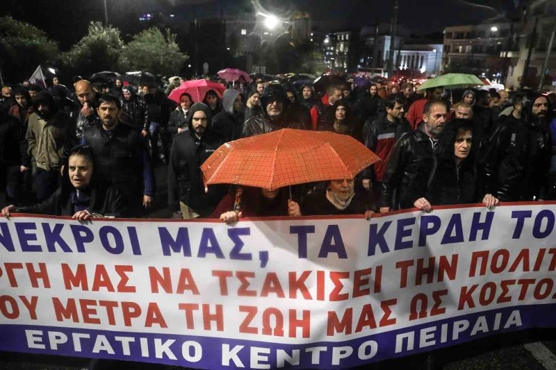 Atina’da tren kazası protestosu
