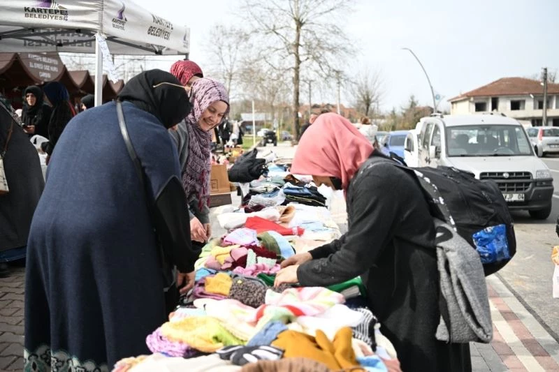 Kadınlardan depremzedelere el emeği destek
