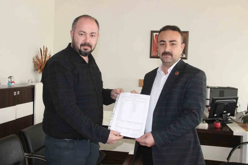 BBP Karaman İl Başkanı Mesut Soyfidan mazbatasını aldı
