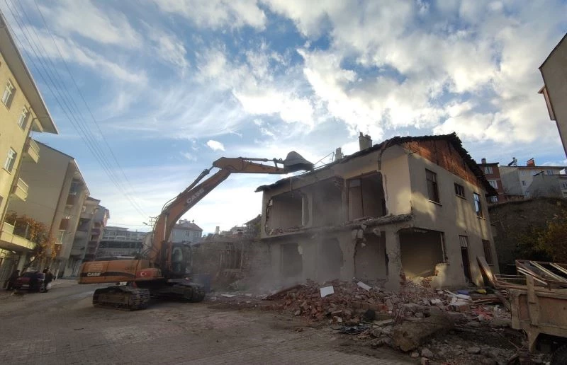 Tosya’da son 3 yılda 250 bina yıkıdı
