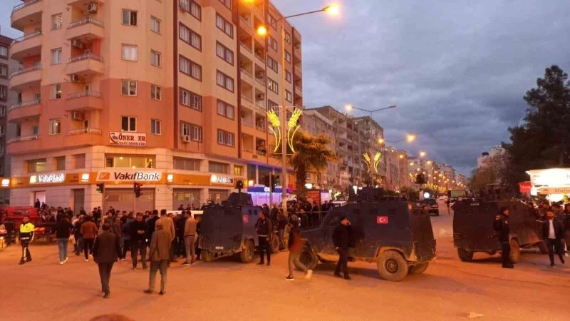 Mardin’de kırmızı ışıkta bekleyen araca silahlı saldırı: 2 ölü, 1 yaralı
