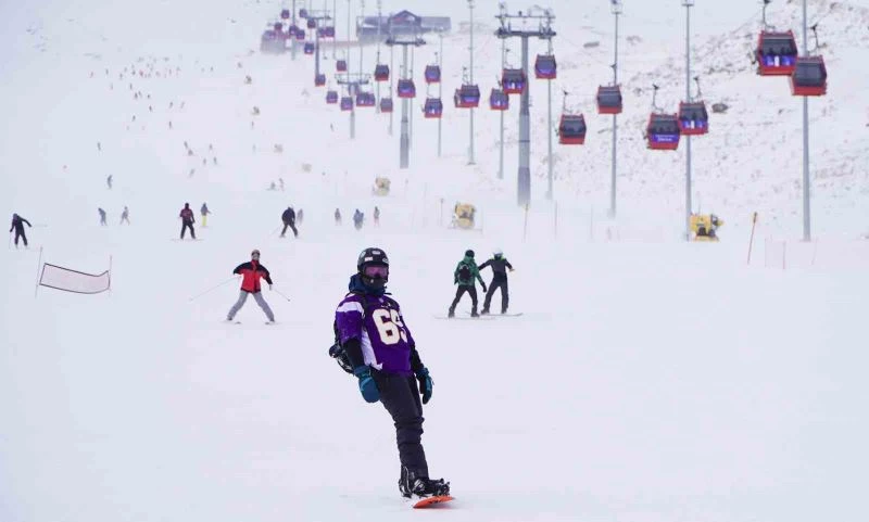 Erciyes’te baharda kayak heyecanı
