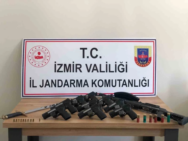 İzmir’de nefes kesen ruhsatsız silah operasyonu: 3 gözaltı
