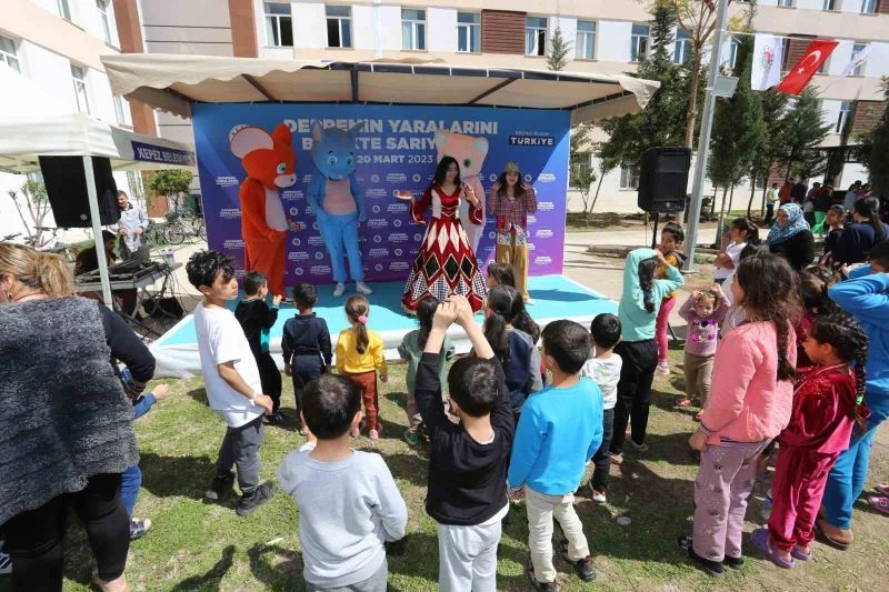 Kepez’de depremin yaraları birlikte sarılıyor
