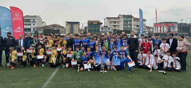 Yıldızlar futbolda 1. TOKİ Mehmet Akif Ersoy Ortaokulu
