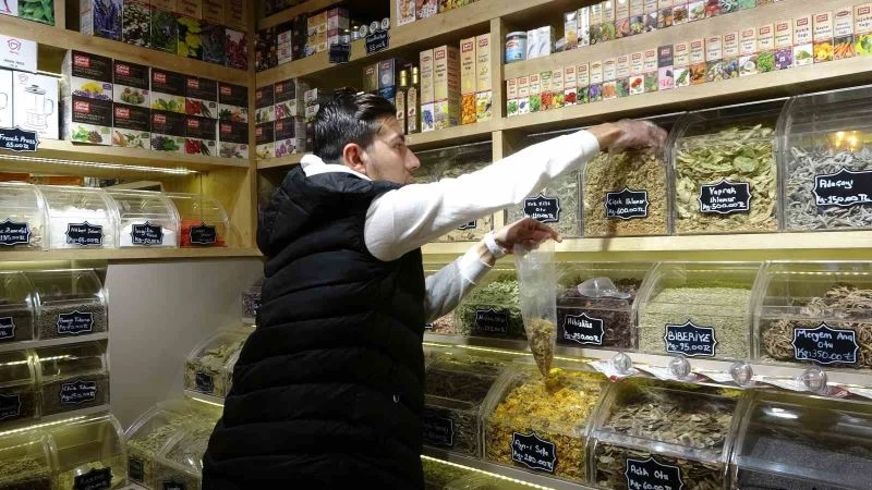 Siirt’te mevsim geçişinde aktarlara talep arttı
