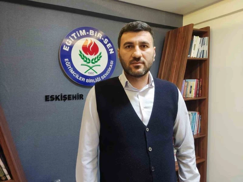 Başörtülü depremzede öğrencinin okula kaydedilmediği iddiası
