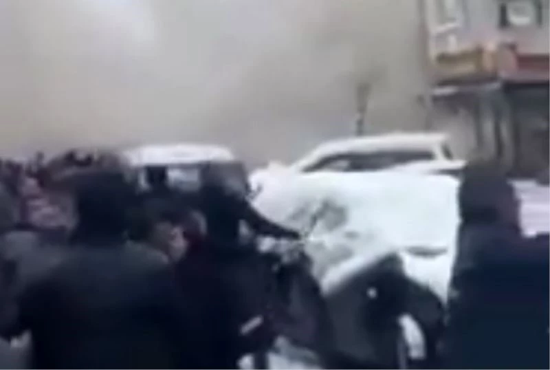 7,6’lık depremde 5 katlı bina yerle bir oldu
