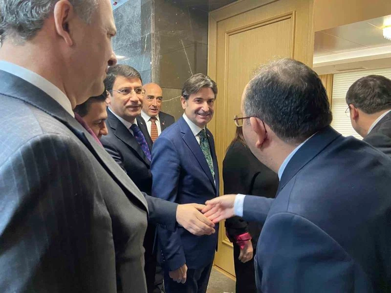 6’lı masa ittifak başvurusunda bulundu
