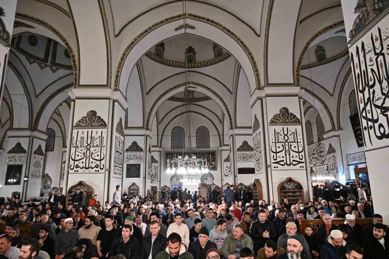 İlk teravih Ulu Cami’de
