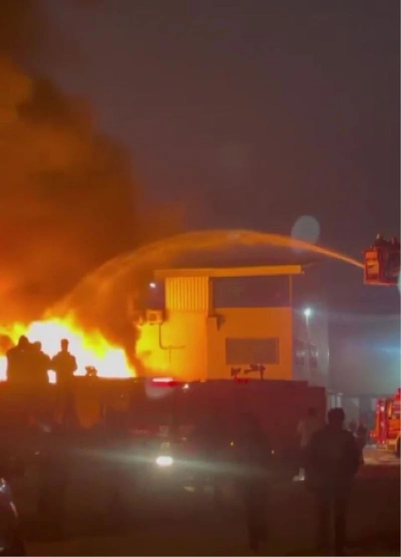 Adana’da geri dönüşüm fabrikası alevlere teslim oldu
