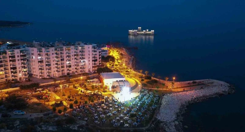 Depremzede vatandaşlar Kızkalesi’nde iftar sofrasında buluştu
