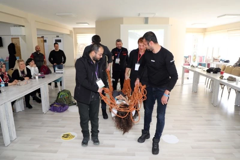 Kastamonu Üniversitesi’nde ’doğada ve afette hayatta kalma’ eğitimi
