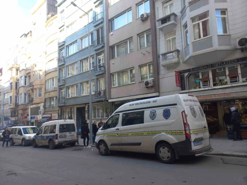 Şişli’de korkunç olay: Annesi okula gitmek için uyandırmak istediği kızını arka bahçede ölü buldu
