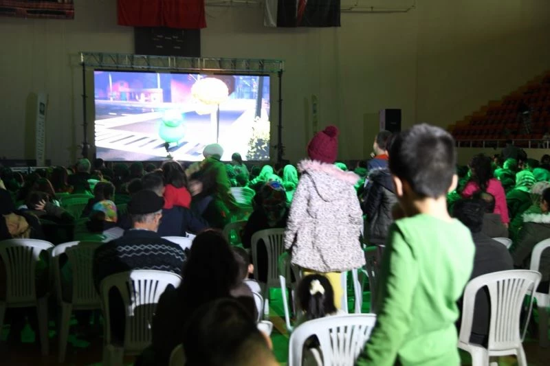 Kral Şakir Mikrop Avcıları Cumburlop filmi sinemadan önce depremzede çocuklarla buluştu
